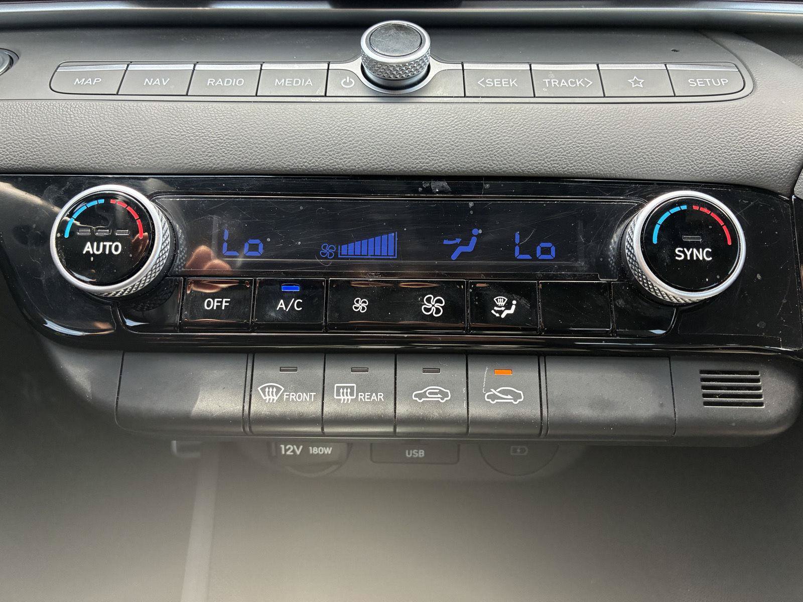 Used 2025 Hyundai Elantra SEL FWD image 25