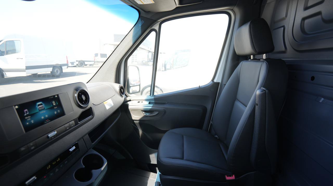 Used 2024 Mercedes-Benz Sprinter 2500 image 14