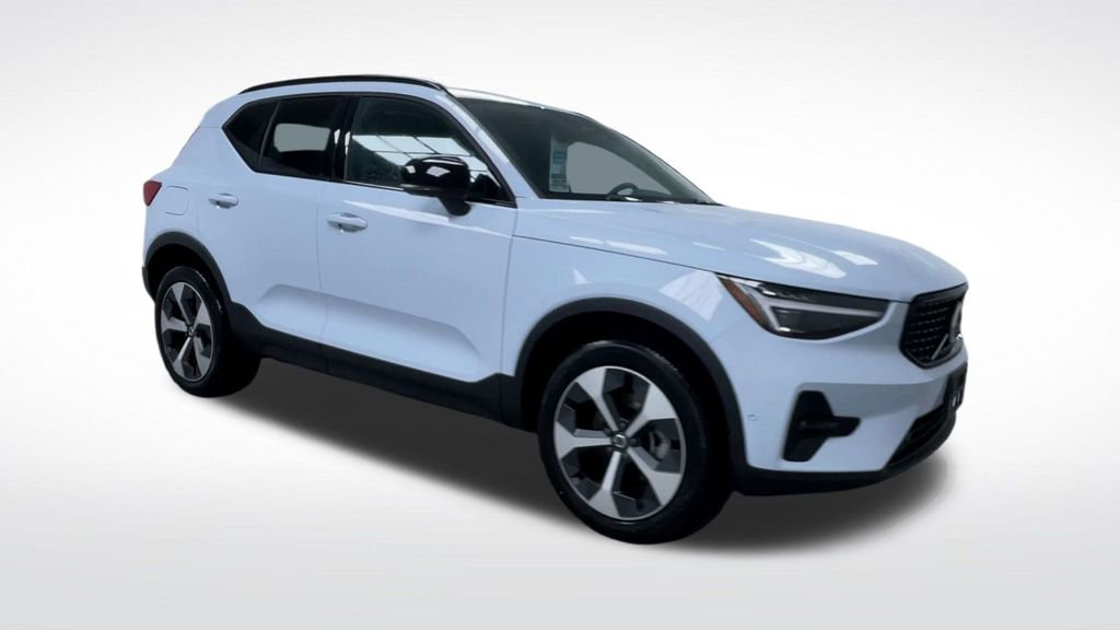 New 2026 Volvo XC40 B5 Plus w/ Protection Package Premier AWD/4WD image 17