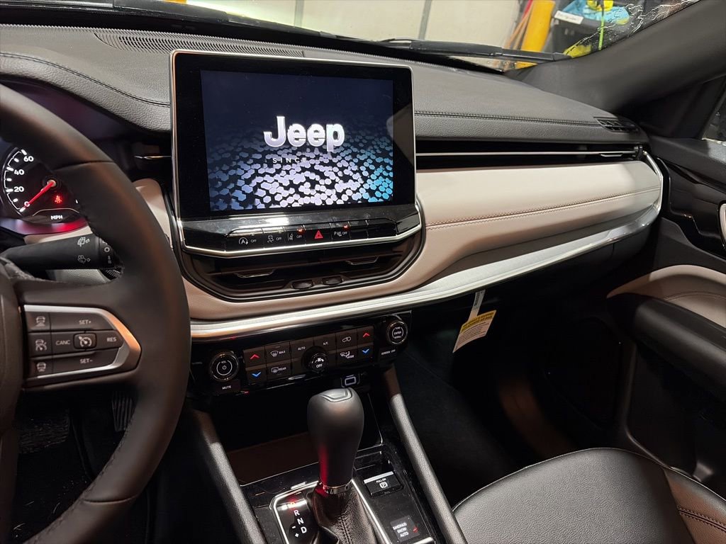 Used 2024 Jeep Compass Limited image 13