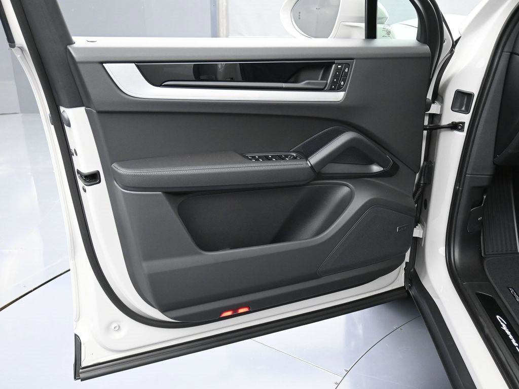New 2026 Porsche Cayenne S image 15