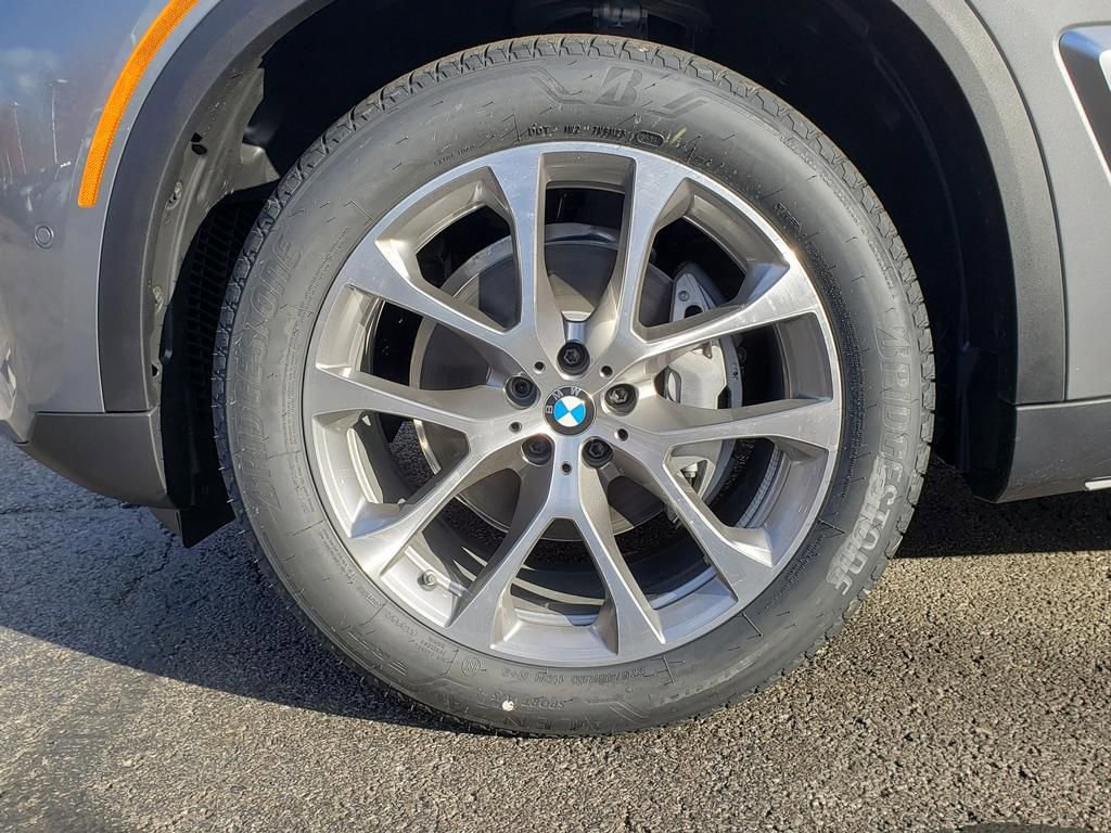 New 2026 BMW X5 xDrive40i w/ Climate Comfort Package image 12