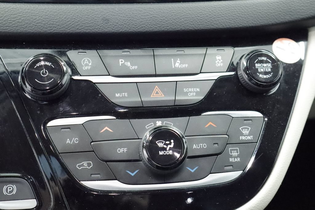 Certified 2023 Chrysler Pacifica Touring-L FWD image 29