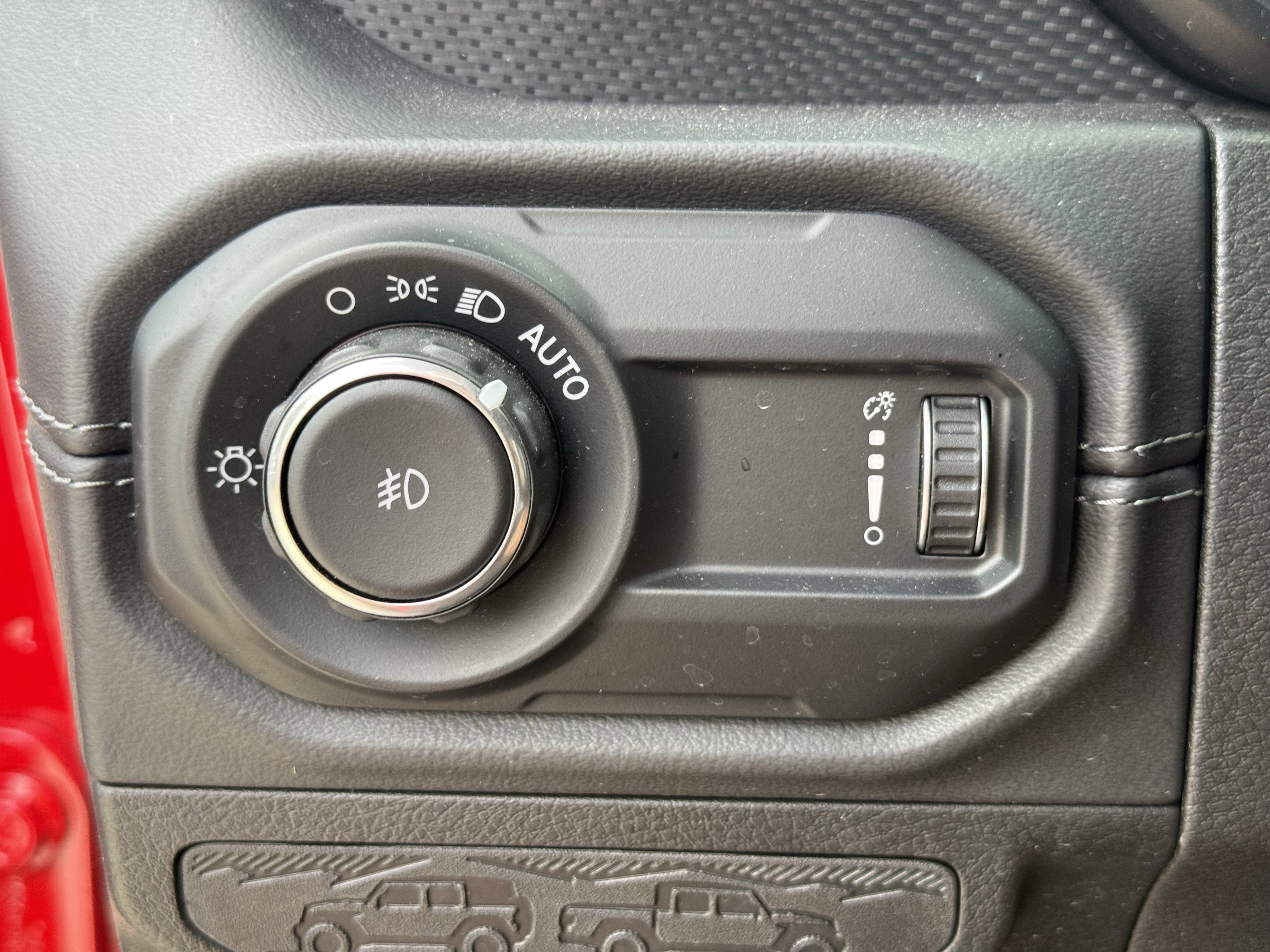 Used 2025 Jeep Wrangler Unlimited Rubicon image 26