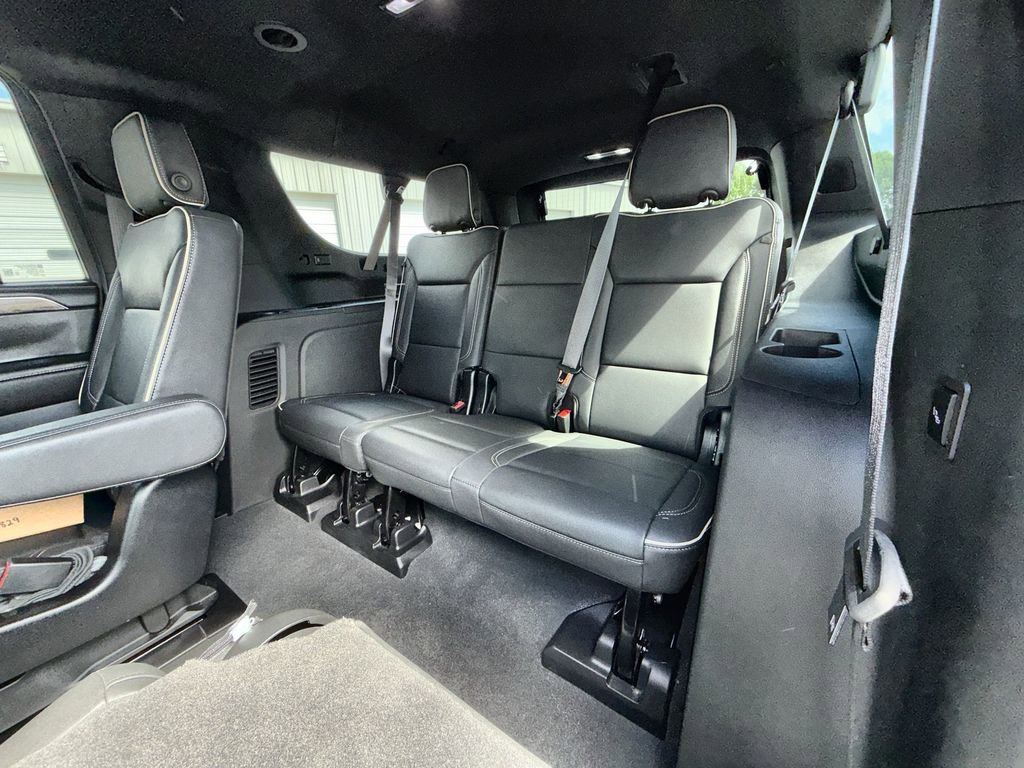 Used 2024 Chevrolet Suburban Premier AWD/4WD image 24
