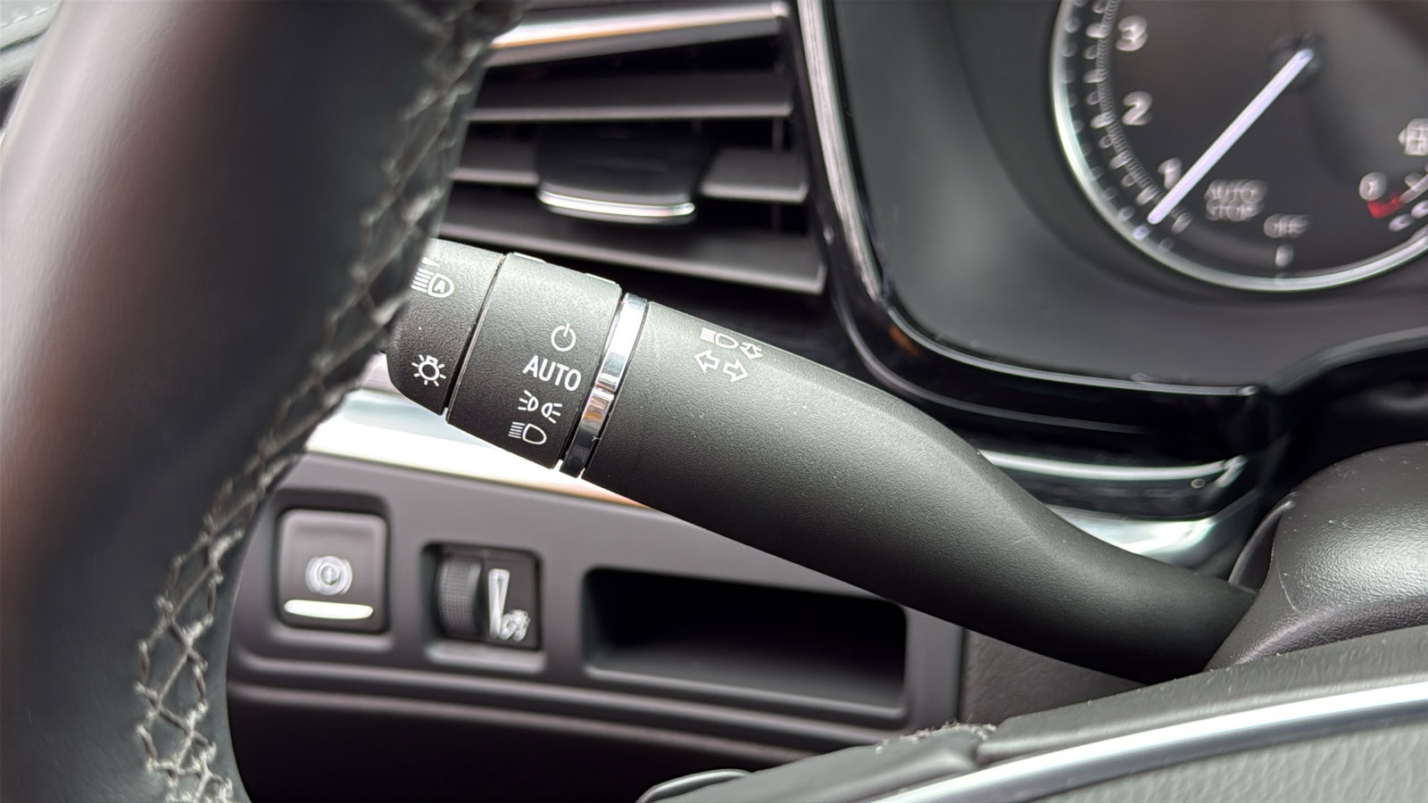 Certified 2025 Cadillac XT5 Premium Luxury image 15