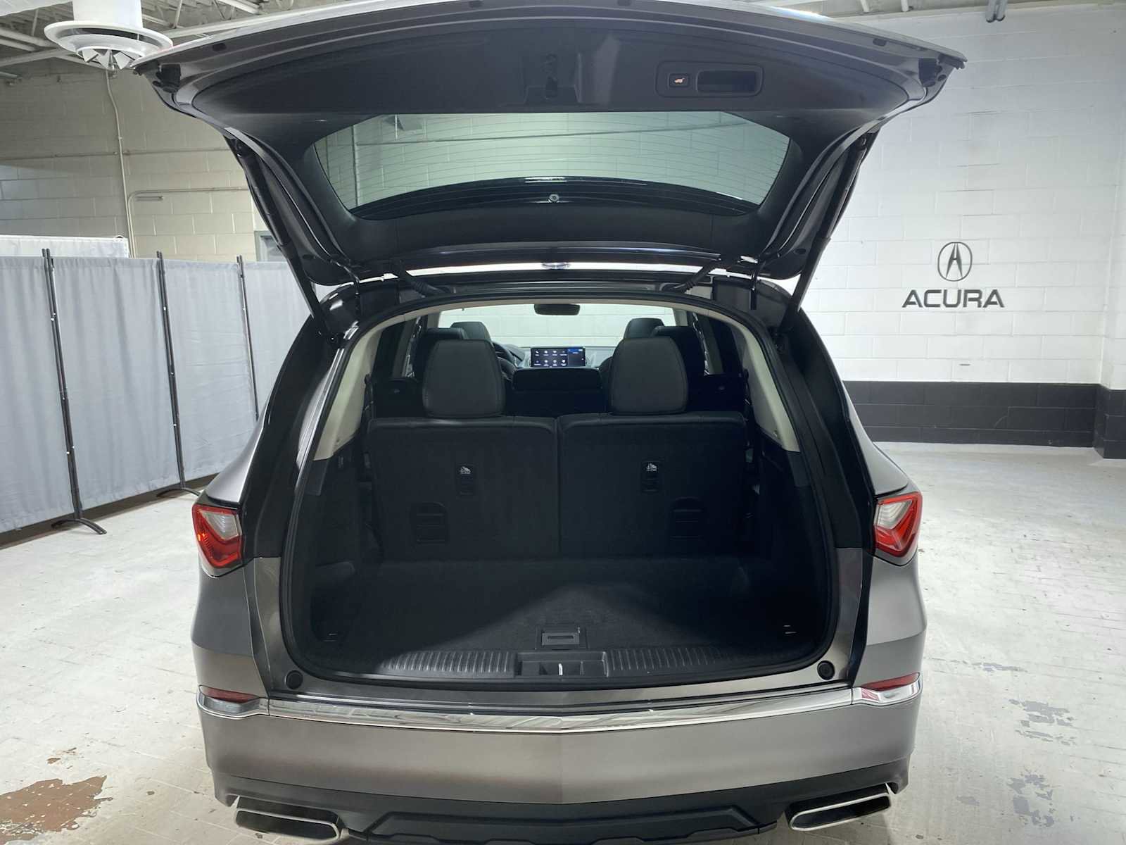 Used 2024 Acura MDX SH-AWD image 18