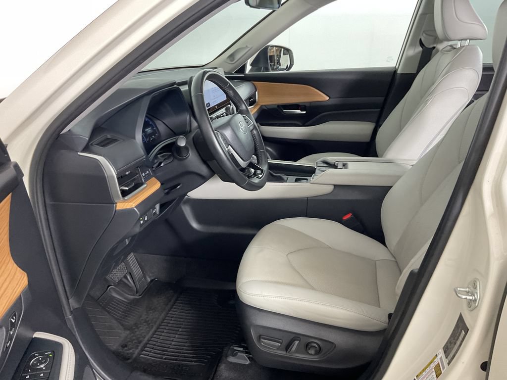 Used 2024 Toyota Grand Highlander AWD image 20