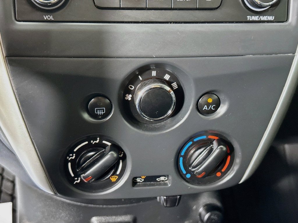 Used 2017 Nissan Versa SV FWD image 17