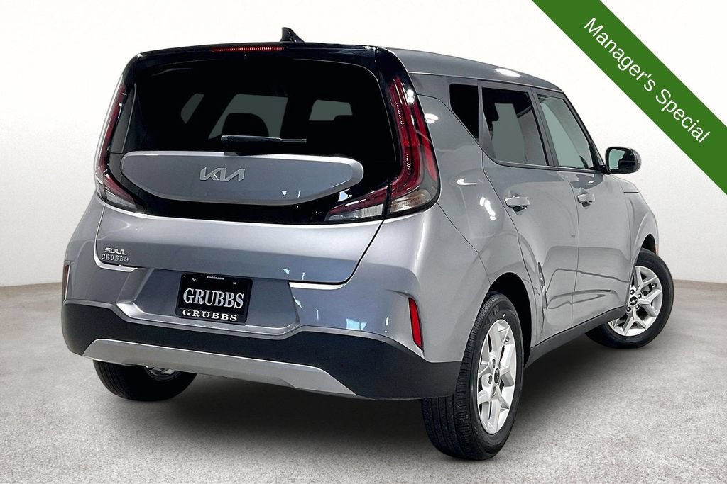 Used 2025 Kia Soul LX FWD image 2