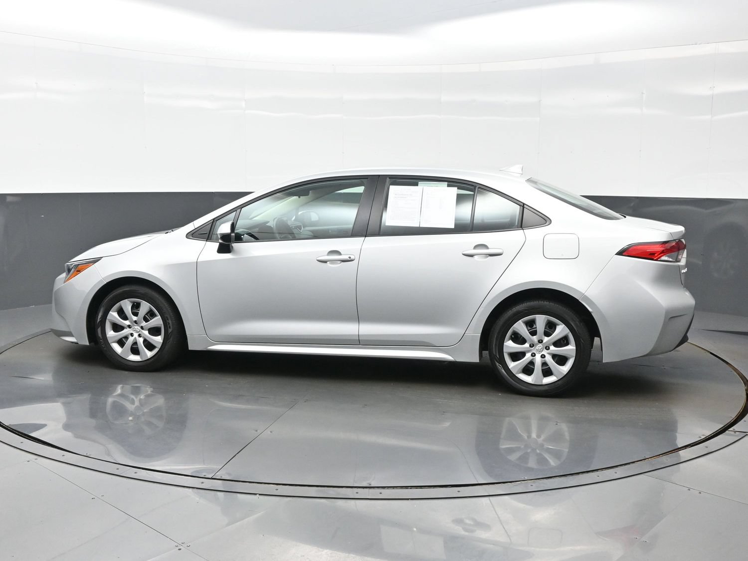 Used 2024 Toyota Corolla LE FWD image 3