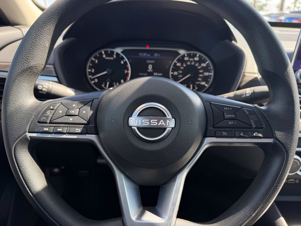 Used 2025 Nissan Altima 2.5 SV FWD image 23
