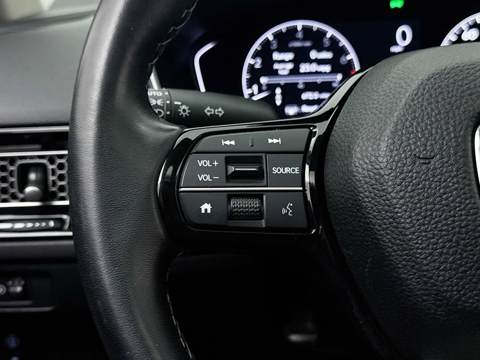 Used 2024 Honda Civic EX-L image 32