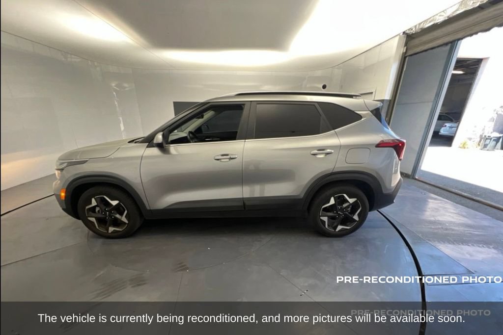 Used 2024 Kia Seltos EX FWD image 16