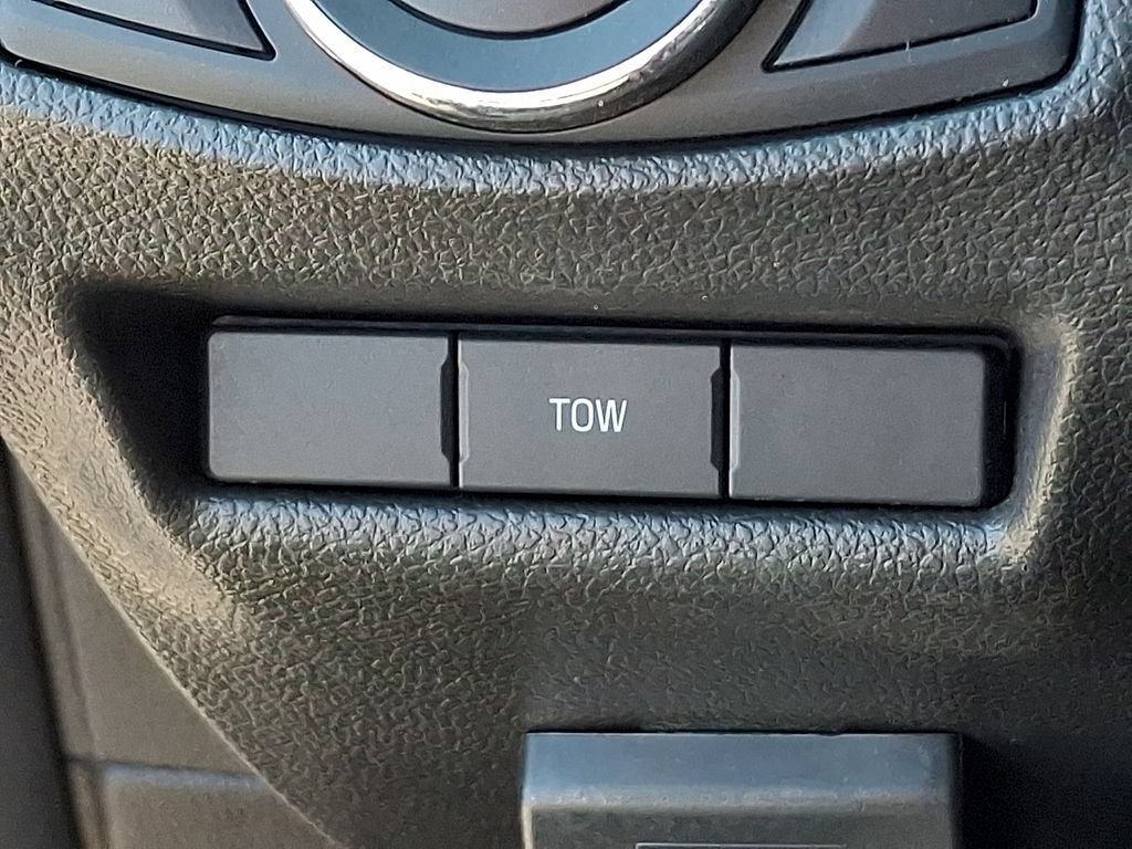 Used 2015 Ford Explorer XLT w/ Equipment Group 202B FWD image 26
