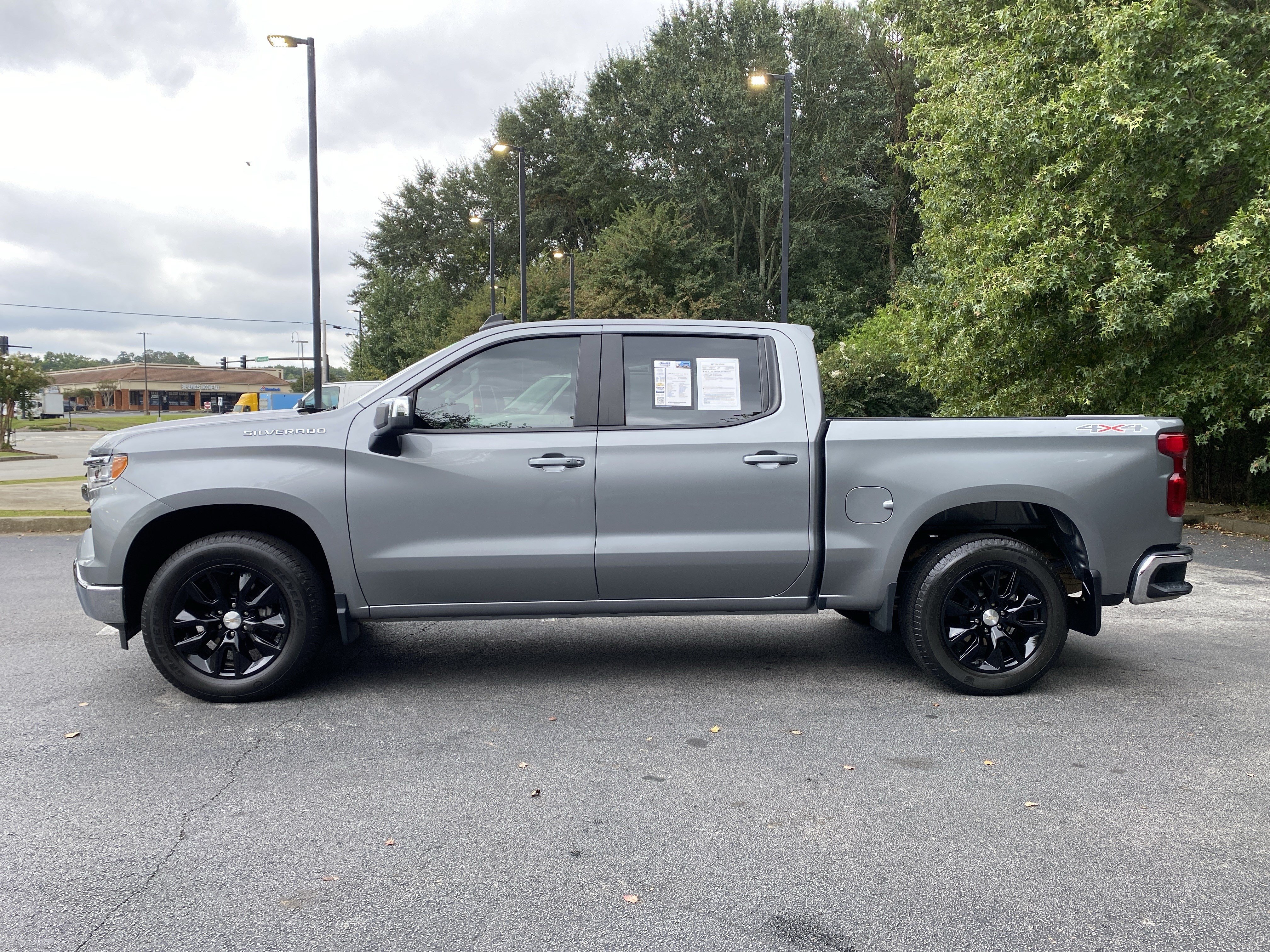 Used 2023 Chevrolet Silverado 1500 LT AWD/4WD image 6