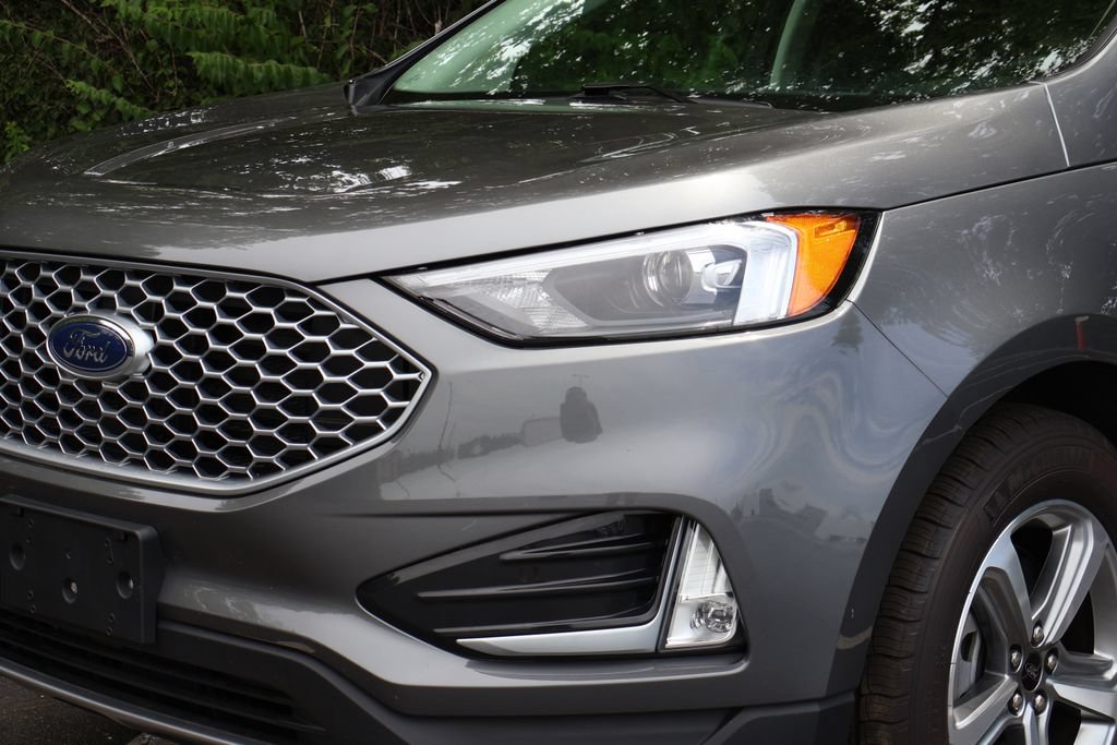 Used 2024 Ford Edge SEL w/ Convenience Package AWD/4WD image 3