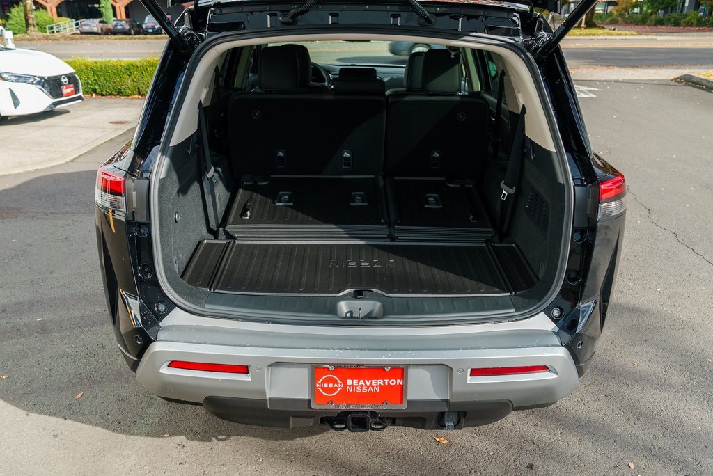 New 2025 Nissan Pathfinder Platinum image 7