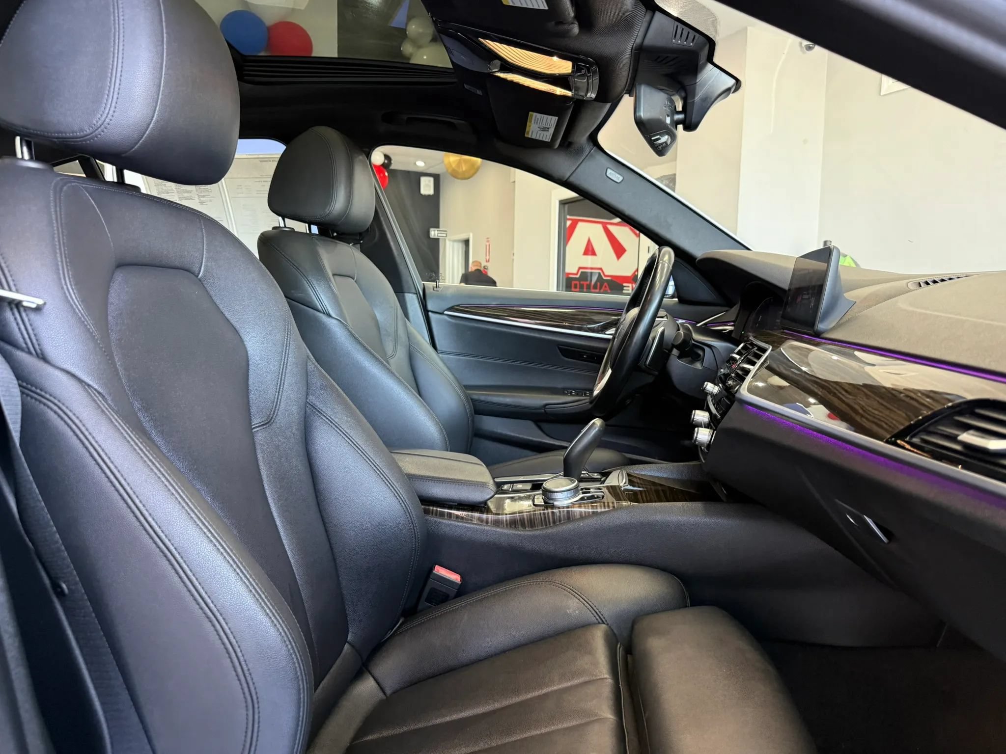 Used 2020 BMW 530i w/ Premium Package RWD image 21