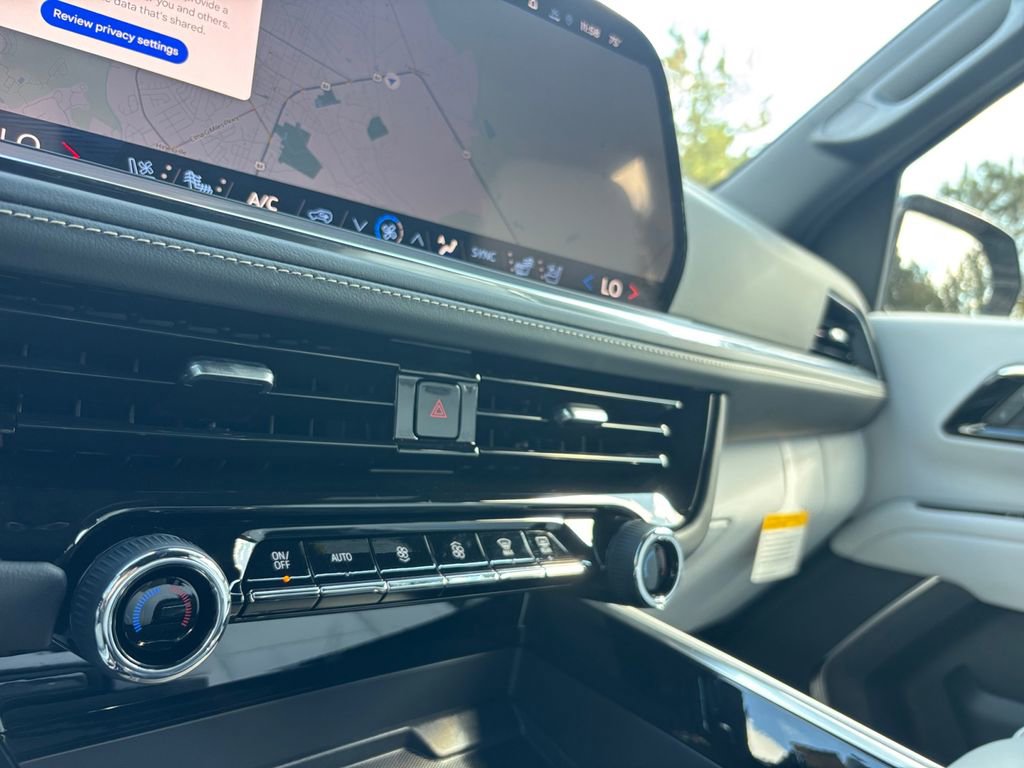 New 2025 Chevrolet Suburban Premier image 28