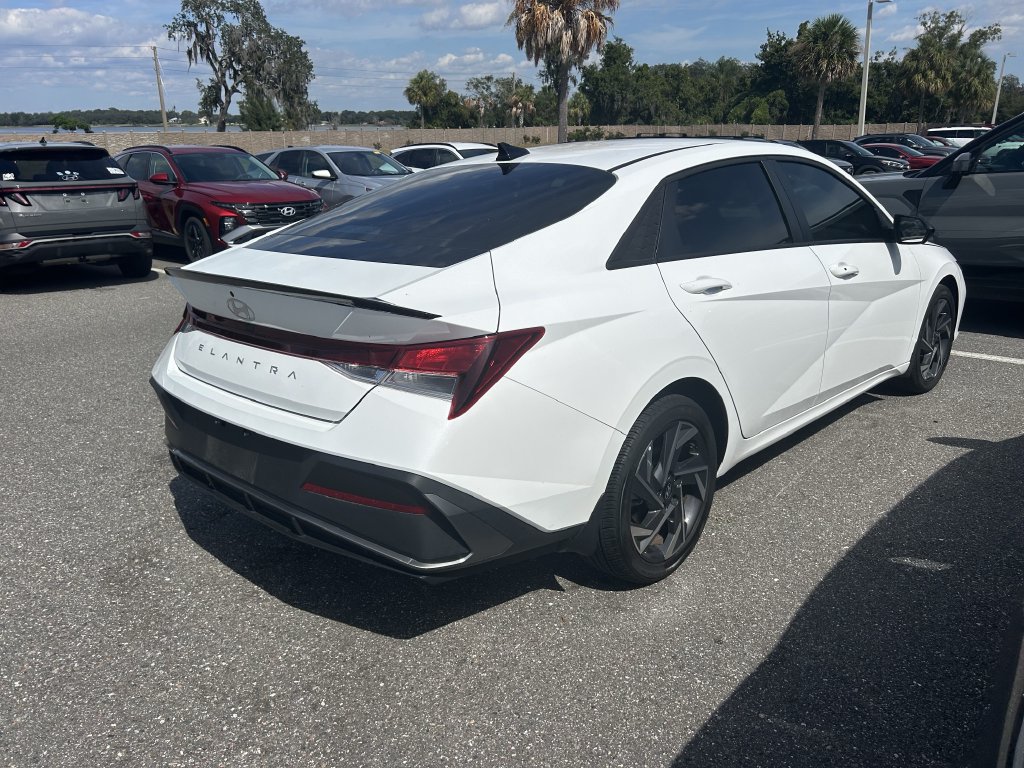 Certified 2025 Hyundai Elantra Sport FWD image 4