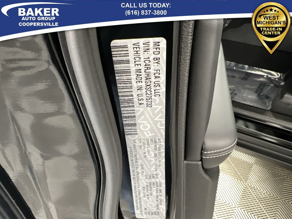 Used 2025 Jeep Grand Cherokee Altitude image 34