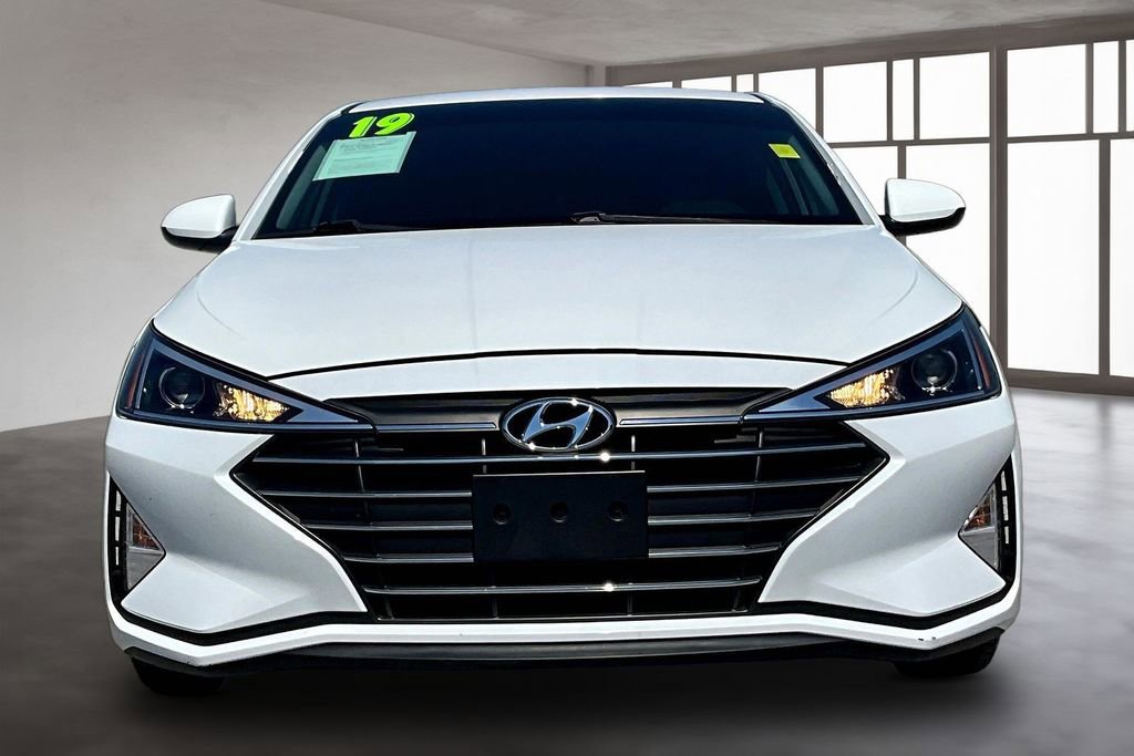 Used 2019 Hyundai Elantra SE w/ Cargo Package FWD image 2