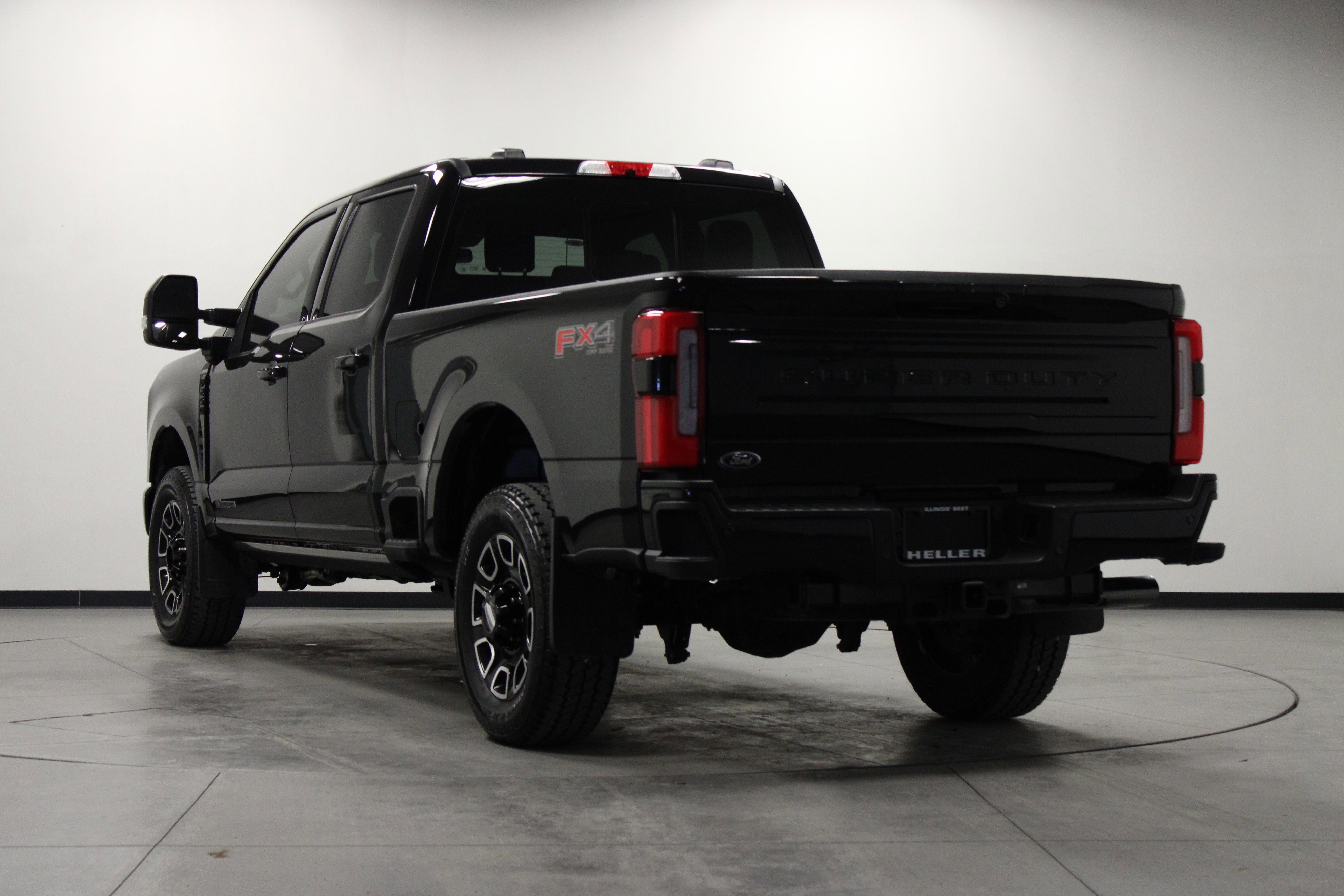 Used 2025 Ford F250 Platinum w/ FX4 Off-Road Package image 6
