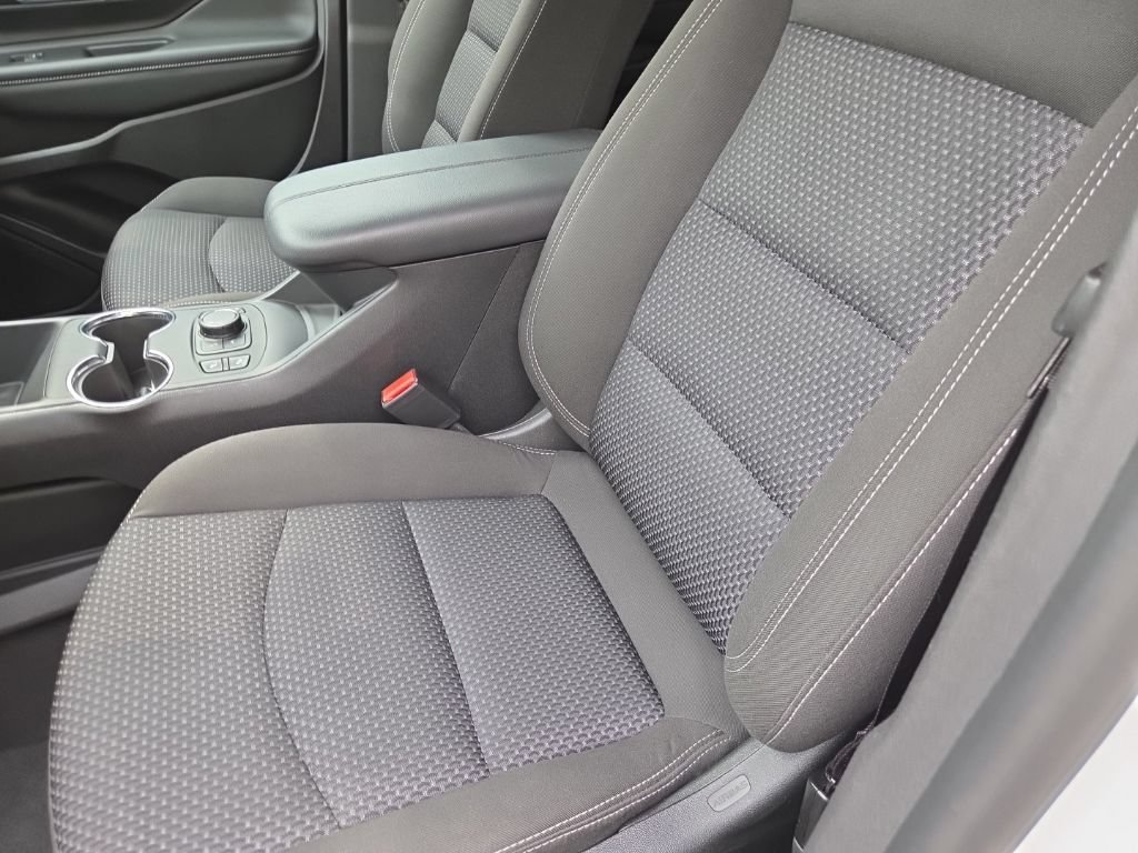 Used 2024 GMC Terrain SLE w/ Driver Convenience Package FWD image 20