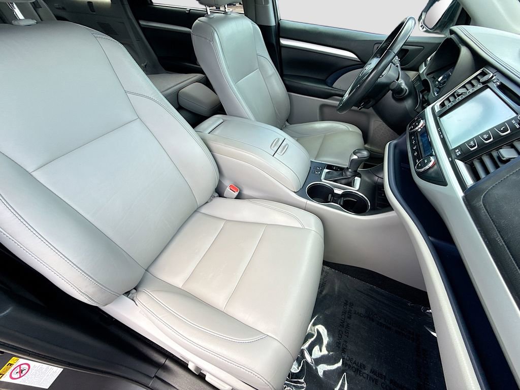 Used 2019 Toyota Highlander XLE image 14