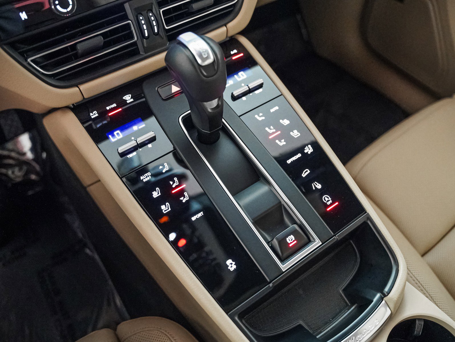 Certified 2025 Porsche Macan image 23