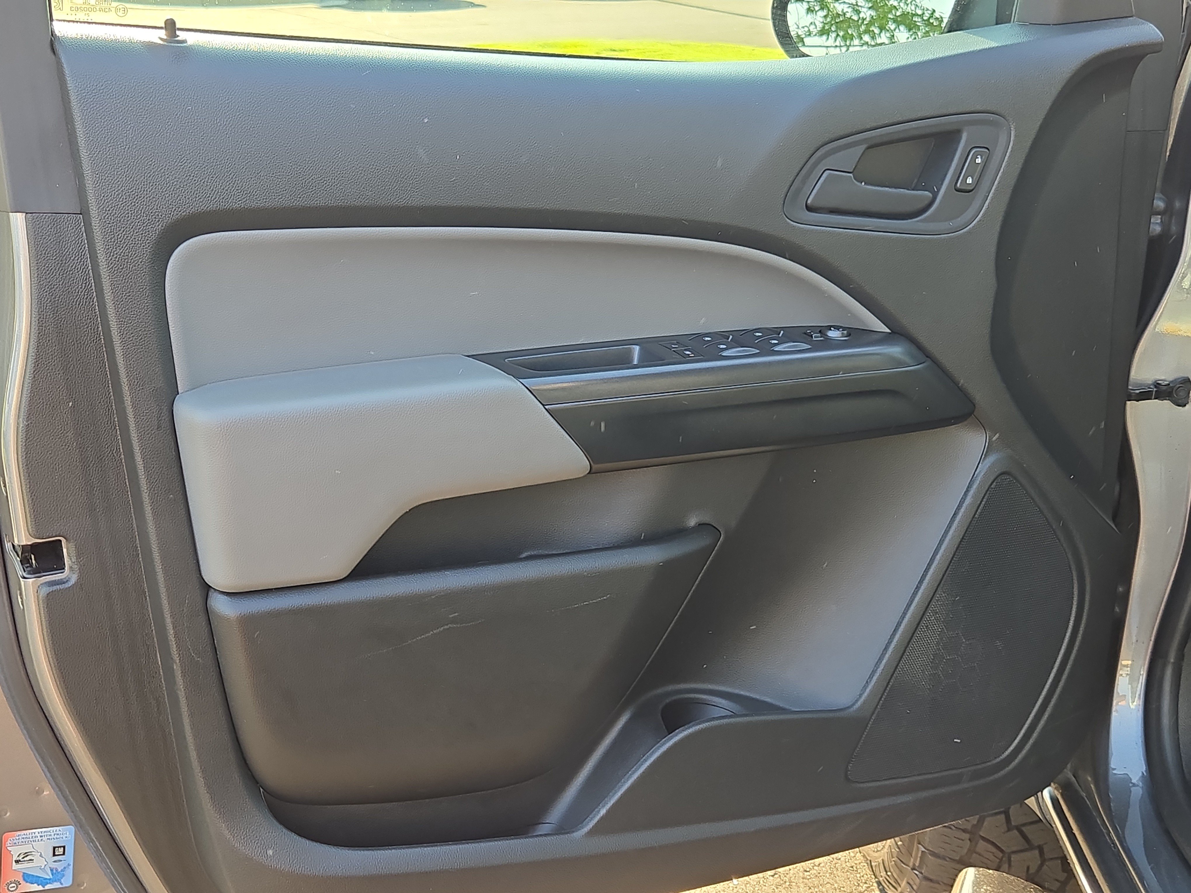 Certified 2022 Chevrolet Colorado W/T w/ Custom Special Edition AWD/4WD image 15