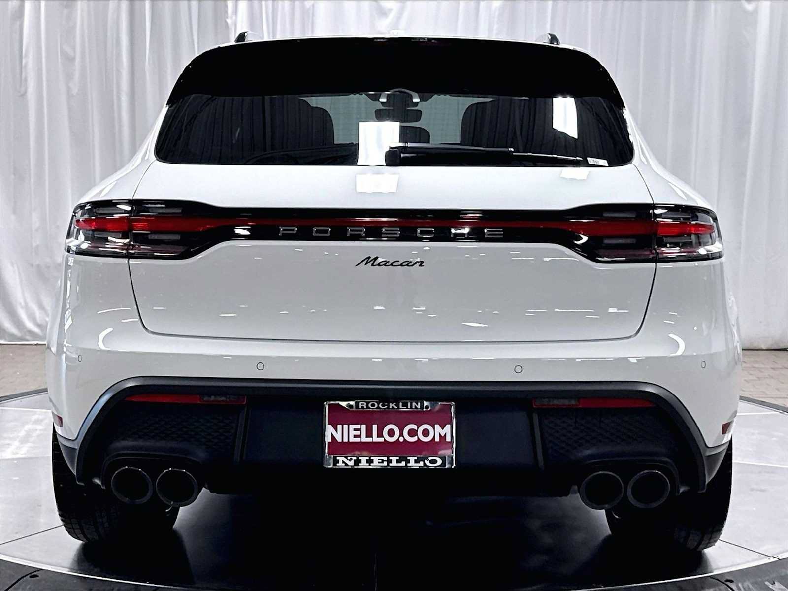 Used 2026 Porsche Macan AWD/4WD image 8