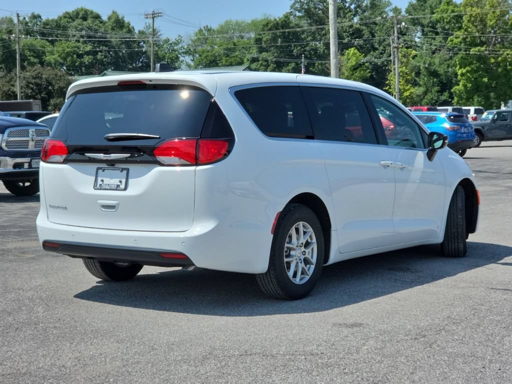 New 2027 Chrysler Pacifica LX FWD image 7