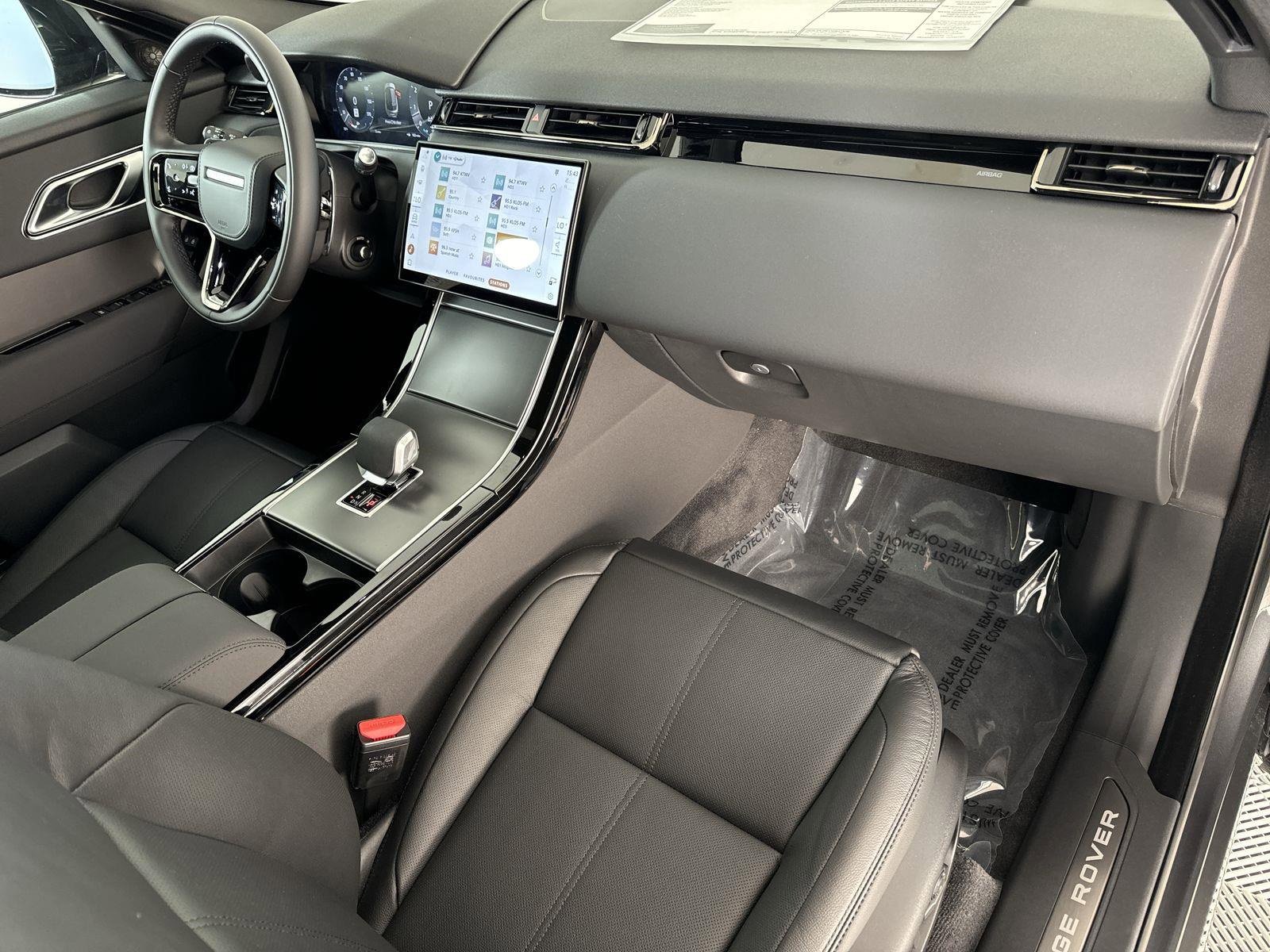 Certified 2025 Land Rover Range Rover Velar Dynamic SE image 37