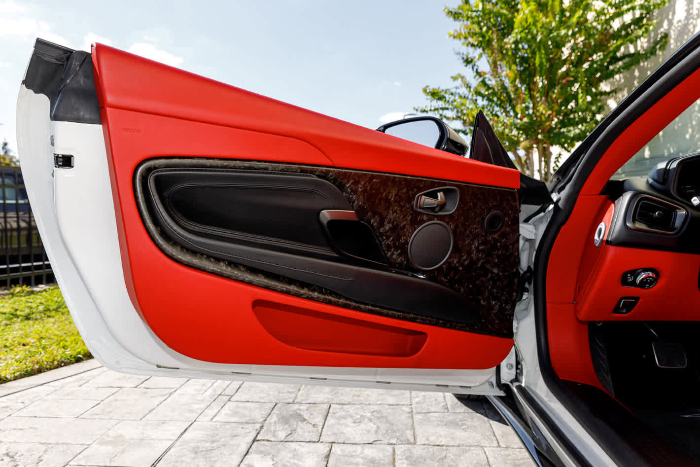 Used 2019 Aston Martin DB11 Volante image 51