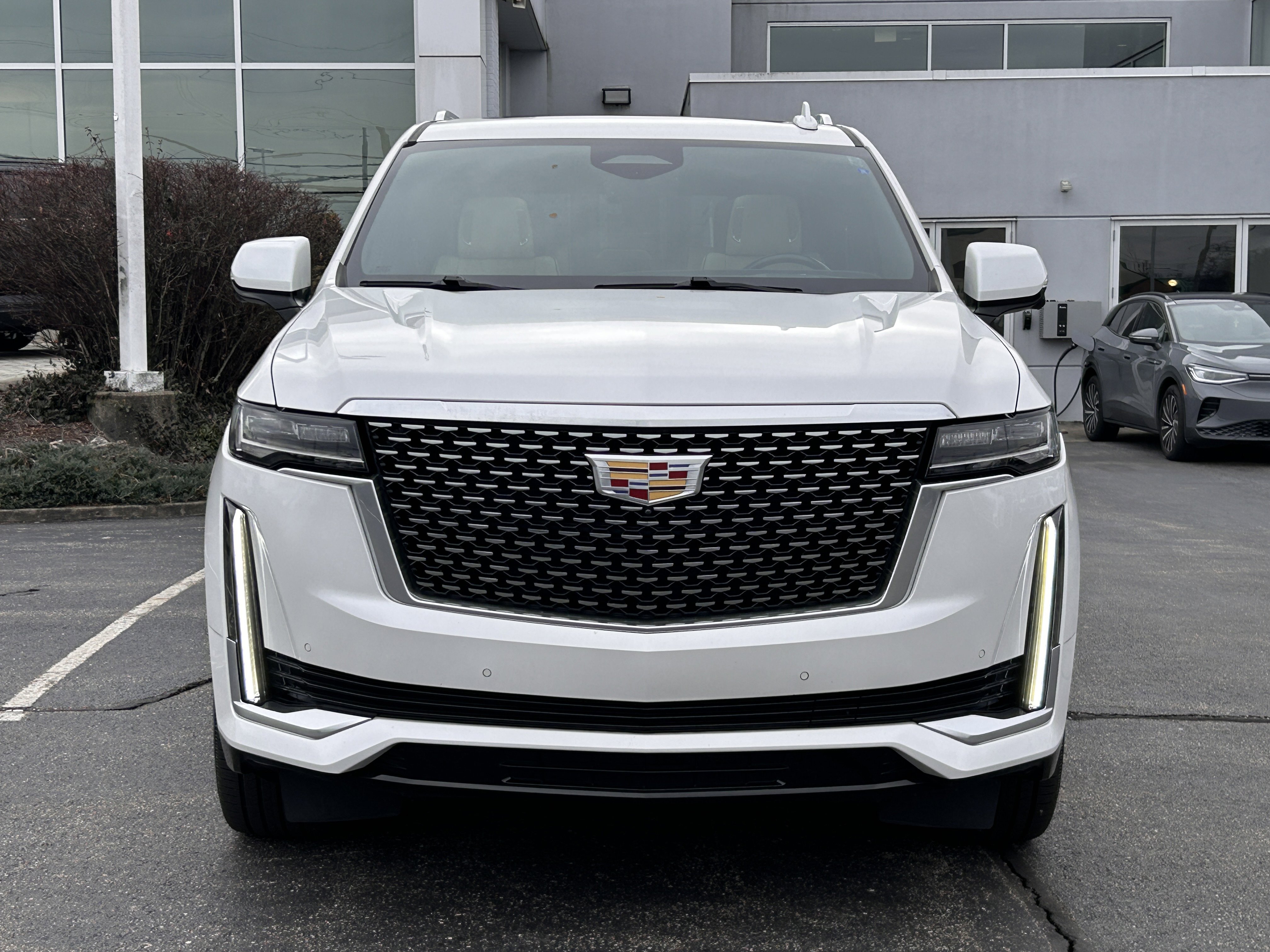 Used 2021 Cadillac Escalade Premium Luxury image 2