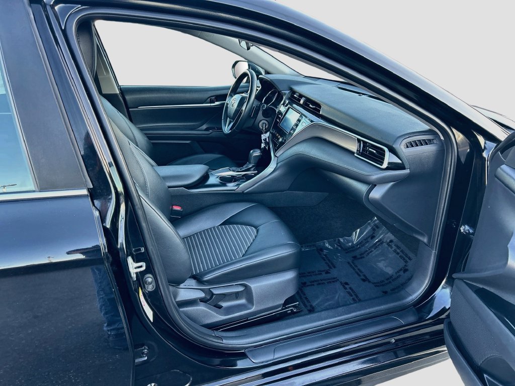 Used 2018 Toyota Camry SE FWD image 25