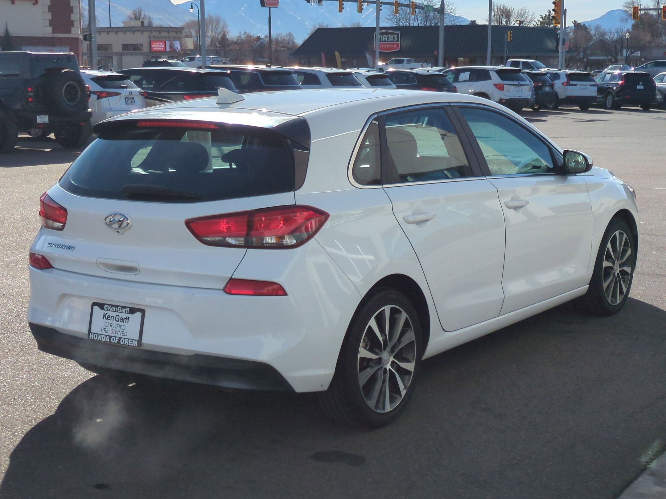 Used 2020 Hyundai Elantra GT image 3