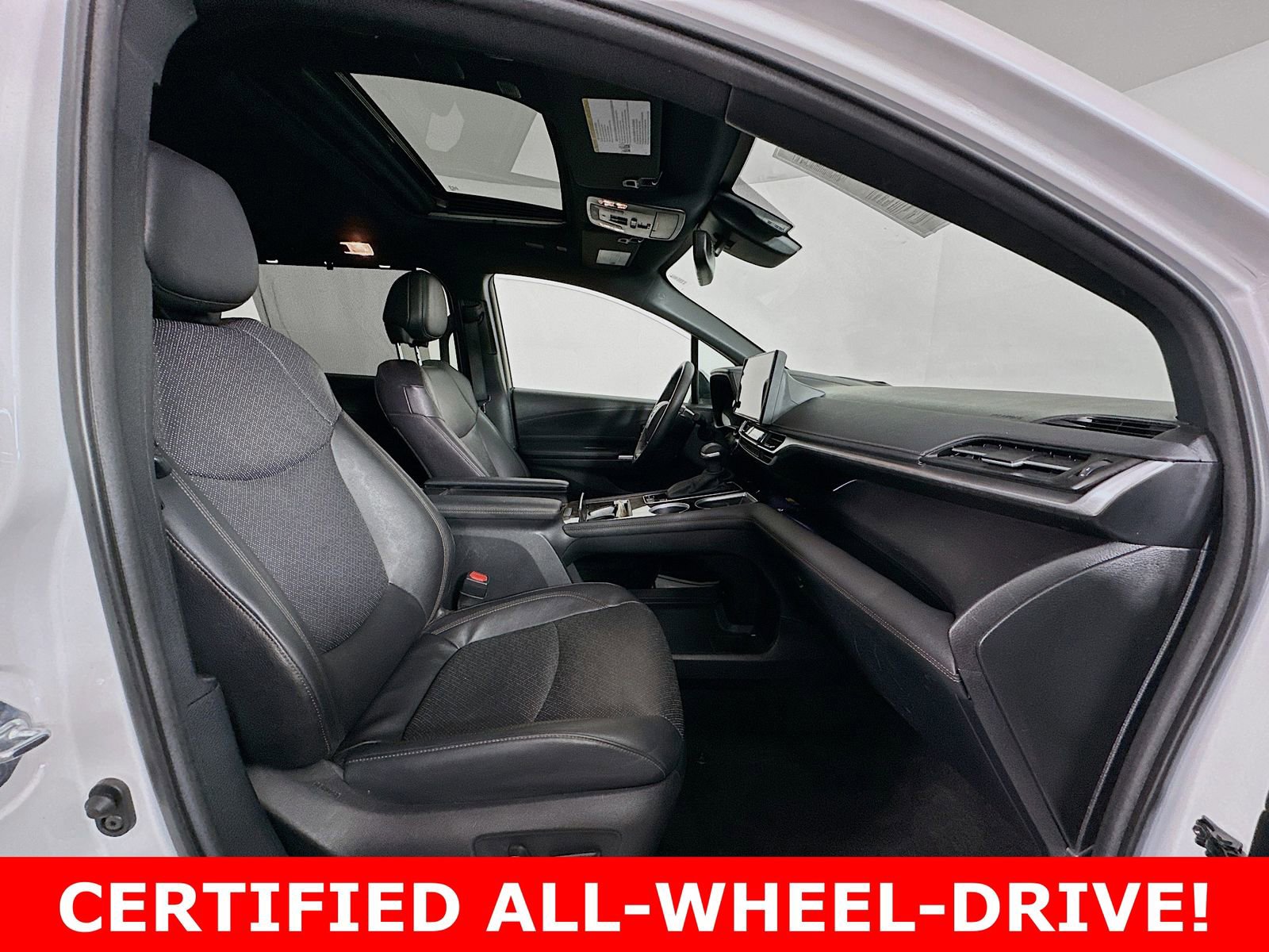 Certified 2025 Toyota Sienna Platinum image 29