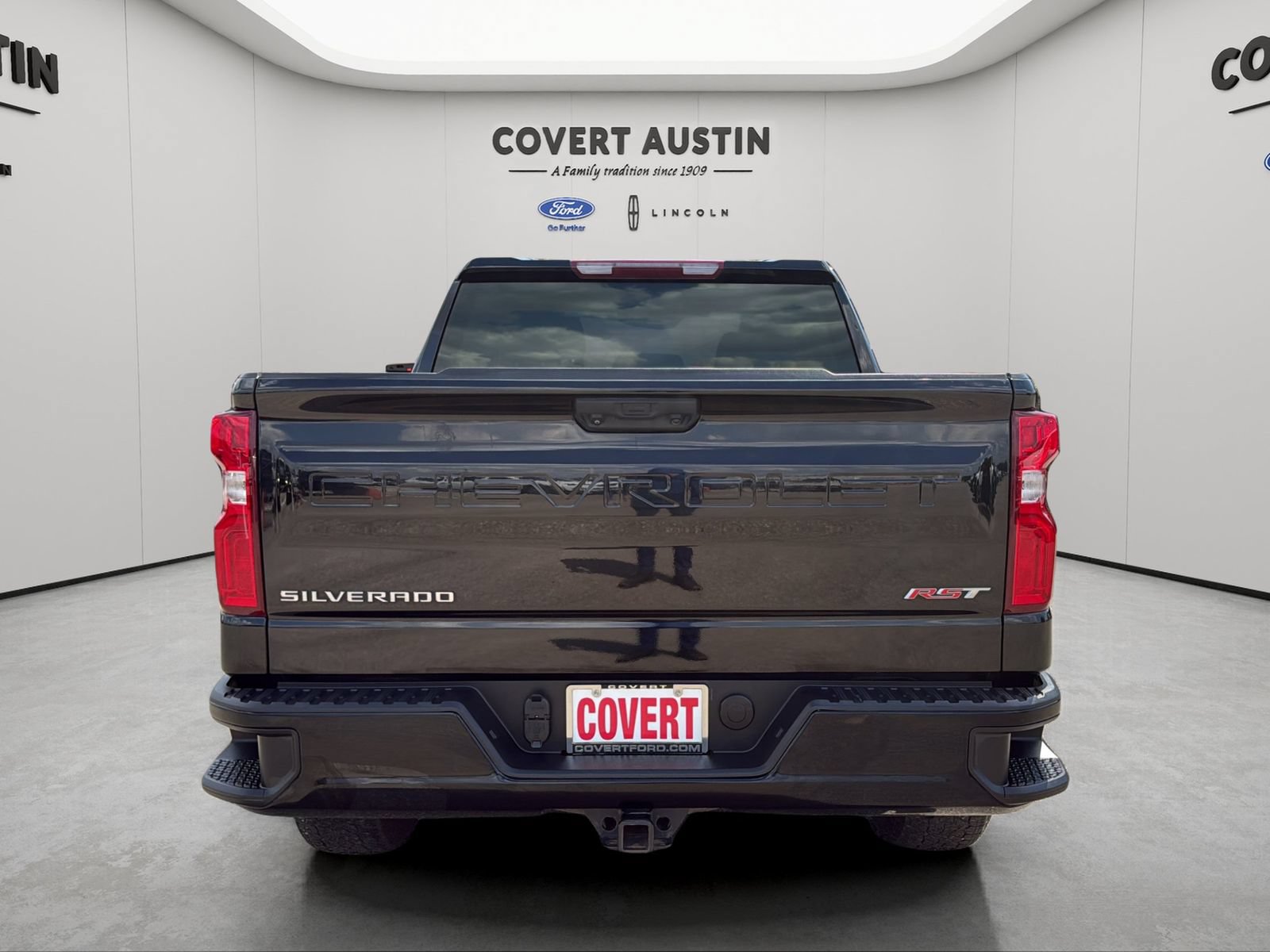 Used 2024 Chevrolet Silverado 1500 RST AWD/4WD image 4