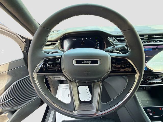 Used 2023 Jeep Grand Cherokee Overland w/ Luxury Tech Group IV AWD/4WD image 38