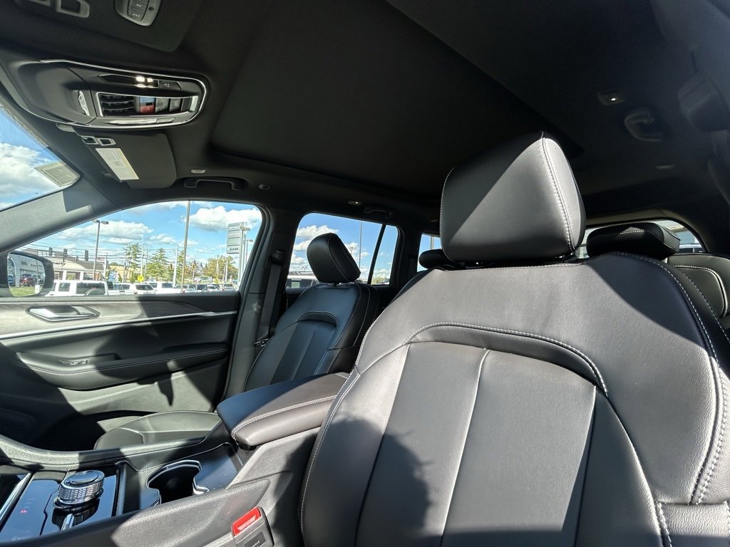 New 2025 Jeep Grand Cherokee Limited image 14