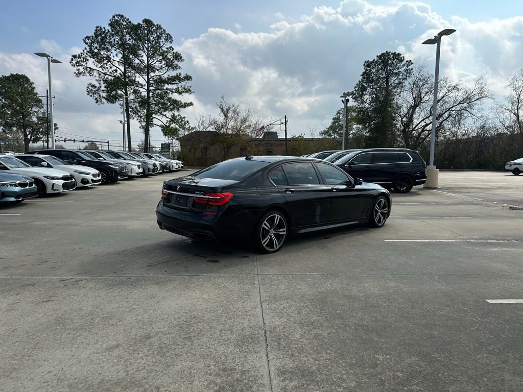 Used 2017 BMW 740i image 7