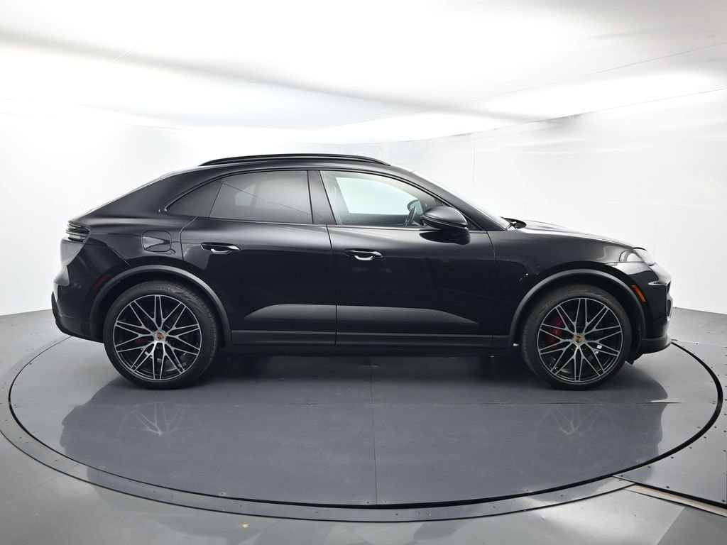 Certified 2025 Porsche Macan 4S Electric AWD/4WD image 16