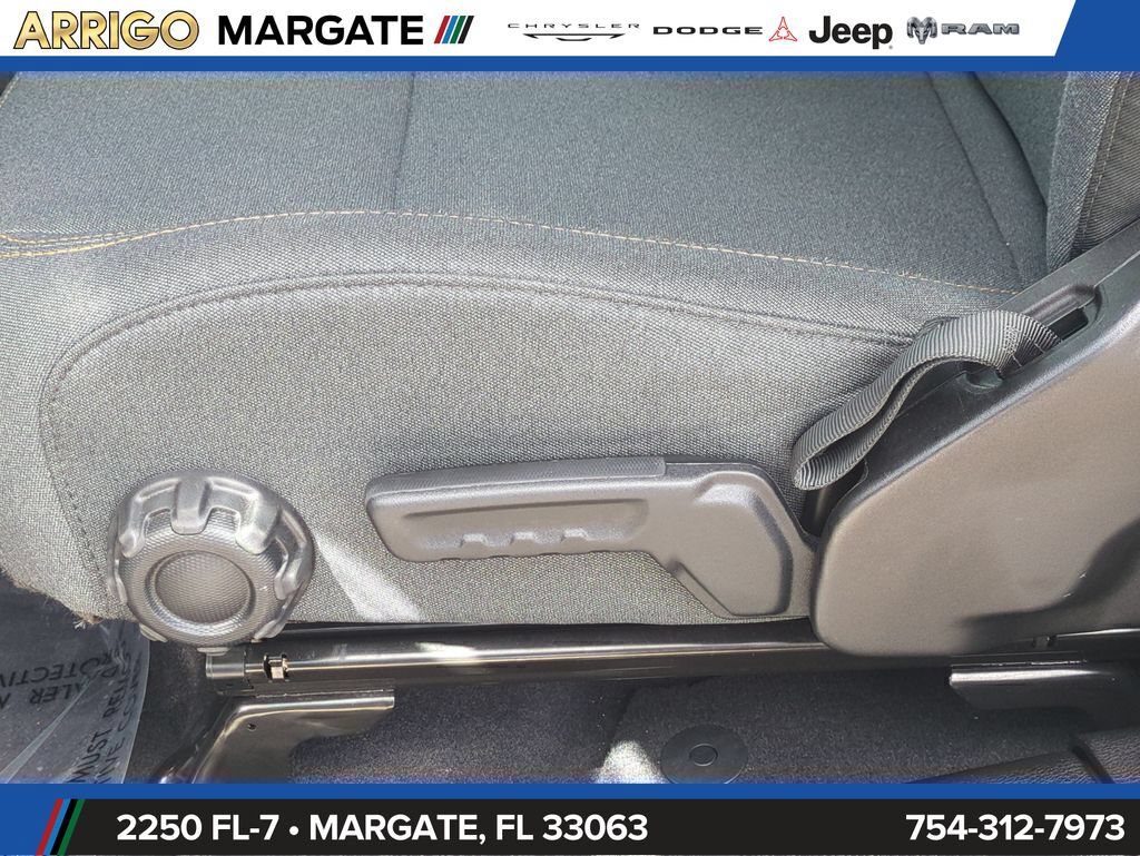 Used 2025 Jeep Wrangler Unlimited Sahara AWD/4WD image 20