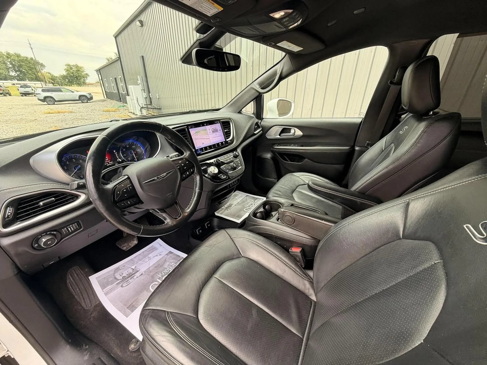 Used 2021 Chrysler Pacifica Touring-L w/ Premium & Safety Sphere Group FWD image 8