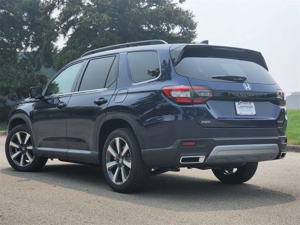 Used 2023 Honda Pilot Touring image 11