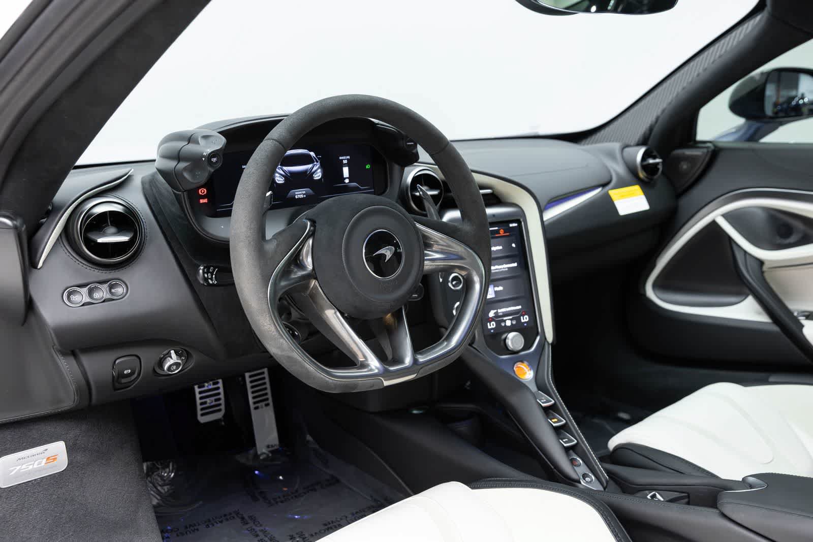 Used 2026 McLaren 750S Spider RWD image 2