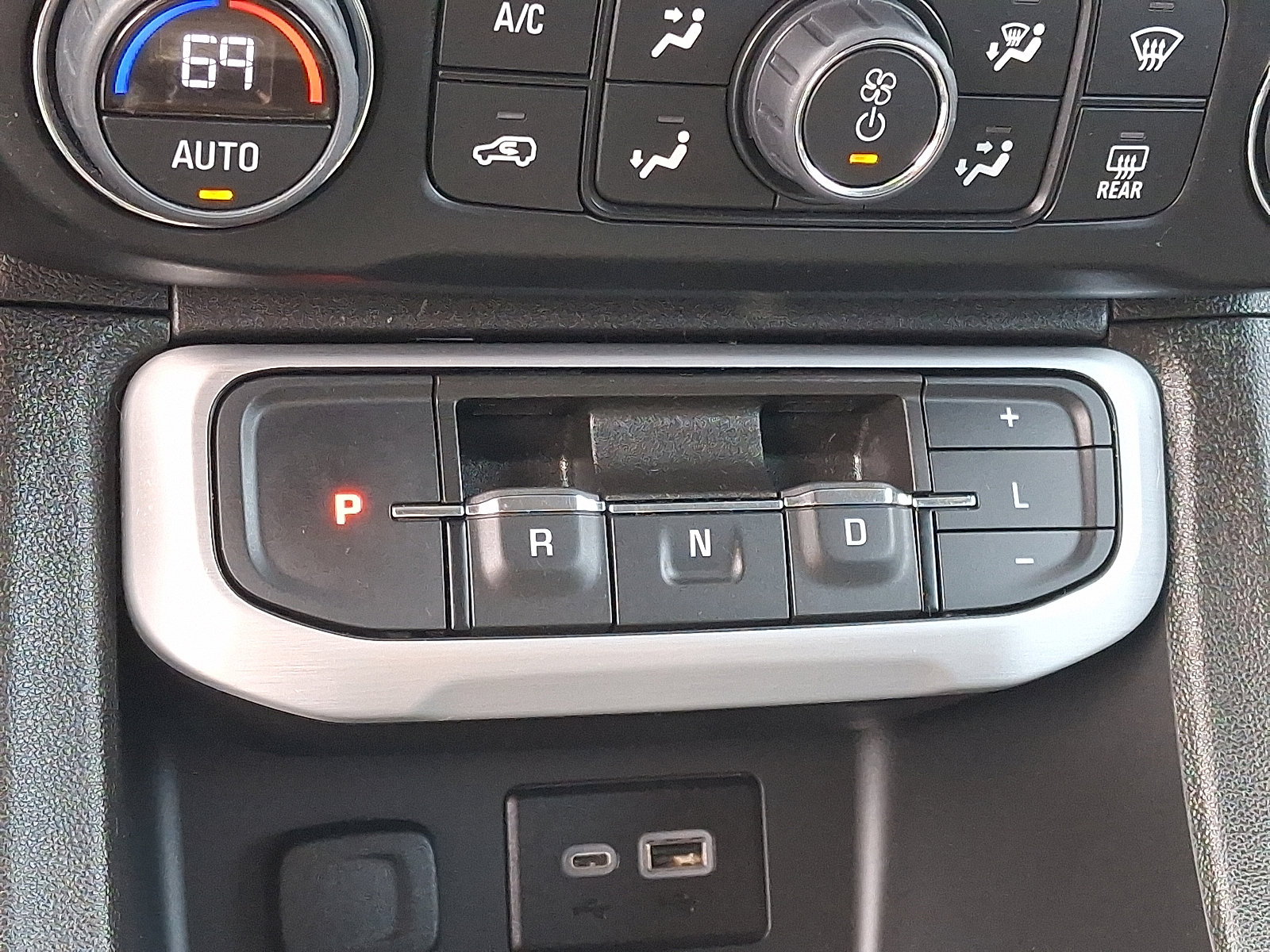 Used 2023 GMC Acadia SLE w/ Driver Convenience Package image 17